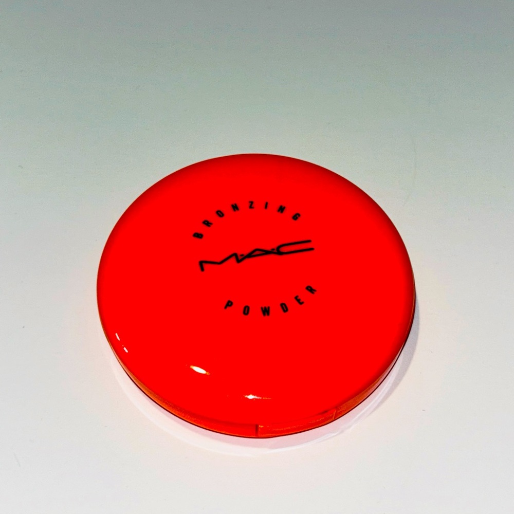 MAC Bronzing Powder in Solar Riche